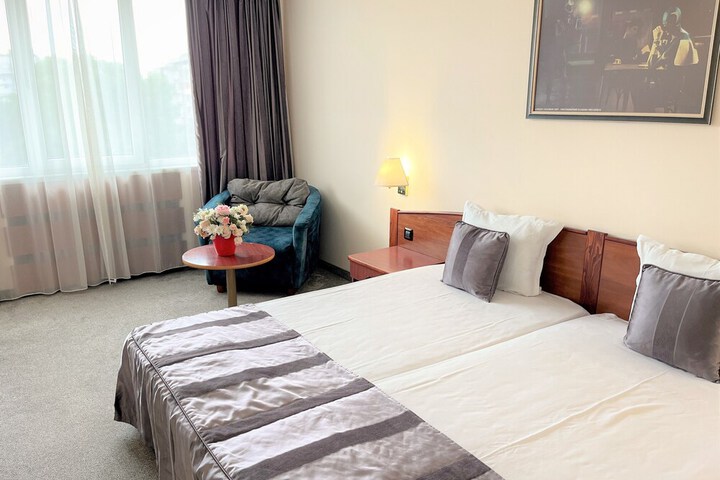 Room 12 of 49
