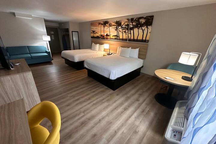 1 Queen Bed (2 of 15)