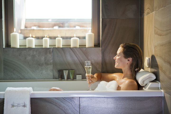 Jetted tub
