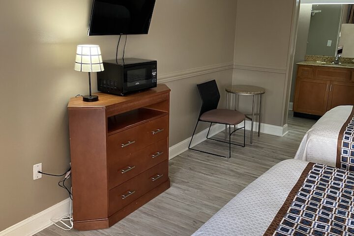 Room 10 of 17