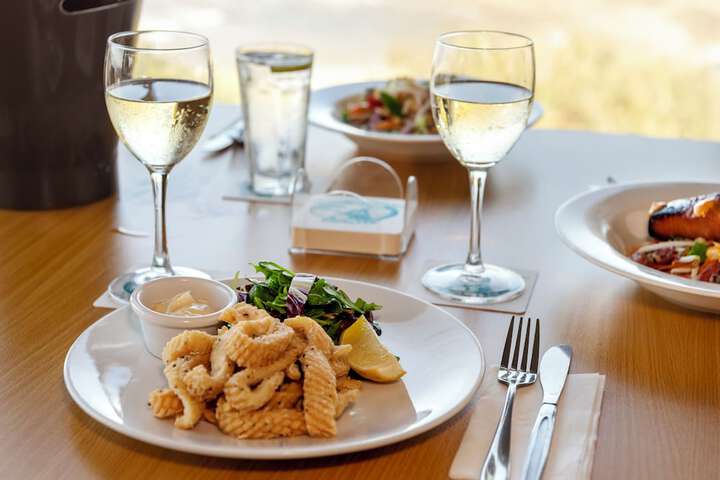 Dining 40 of 56