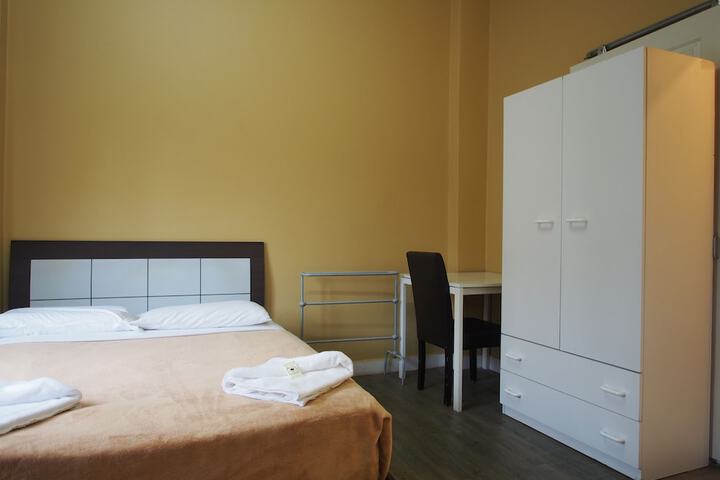 Room 3 of 52