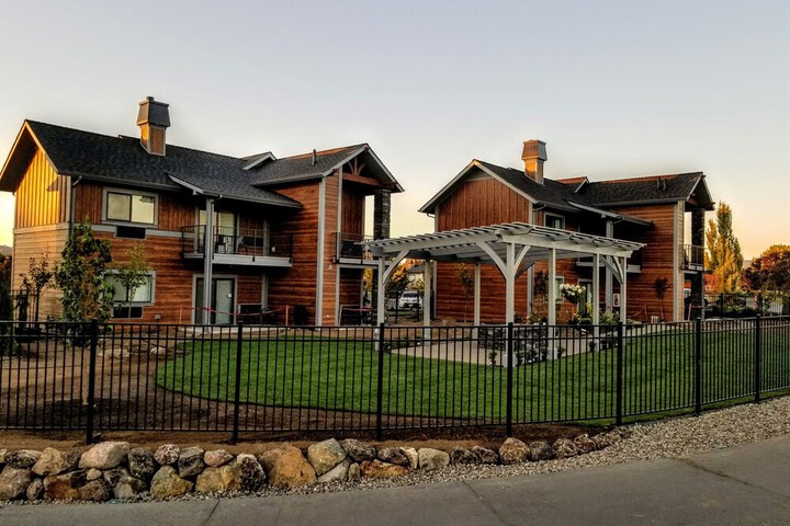 Hotel Exterior 110 of 149