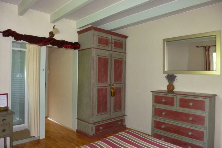 Room 2 of 11