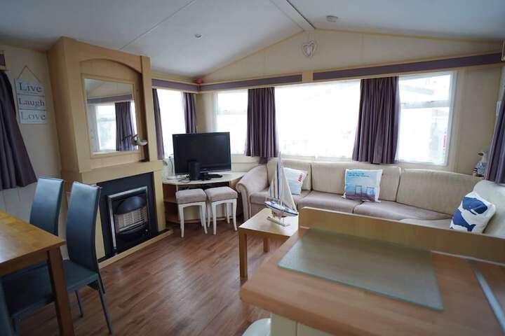 Caravan - Sleeps 8 - Pets Ok - Parking - Site Pool in King's Lynn
