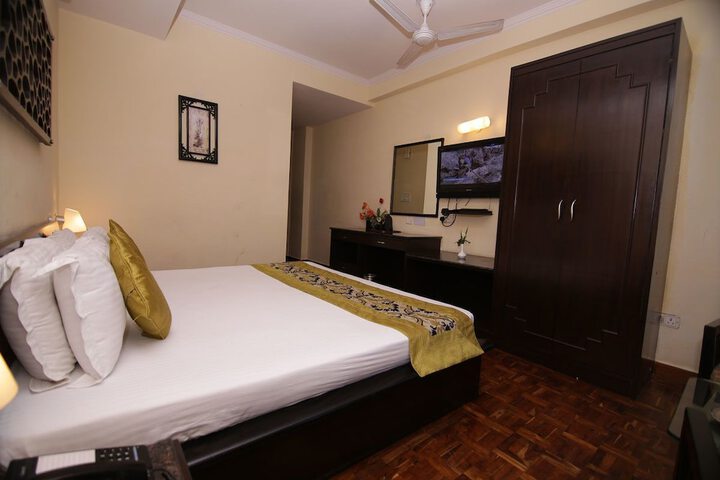 Room 5 of 49