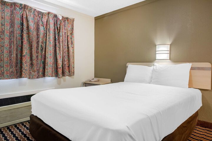 2 Queen Beds (2 of 5)