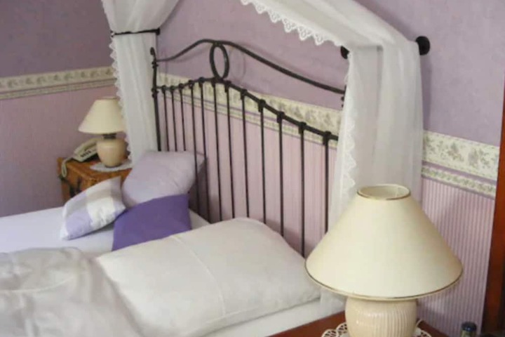 Room 2 of 25