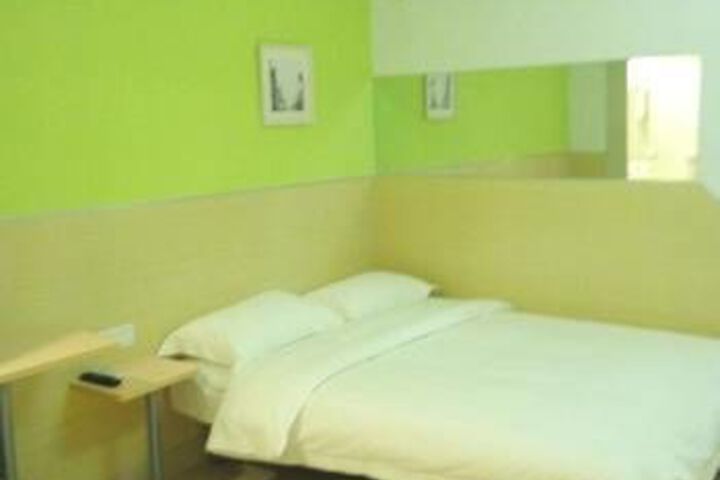Room 7 of 10