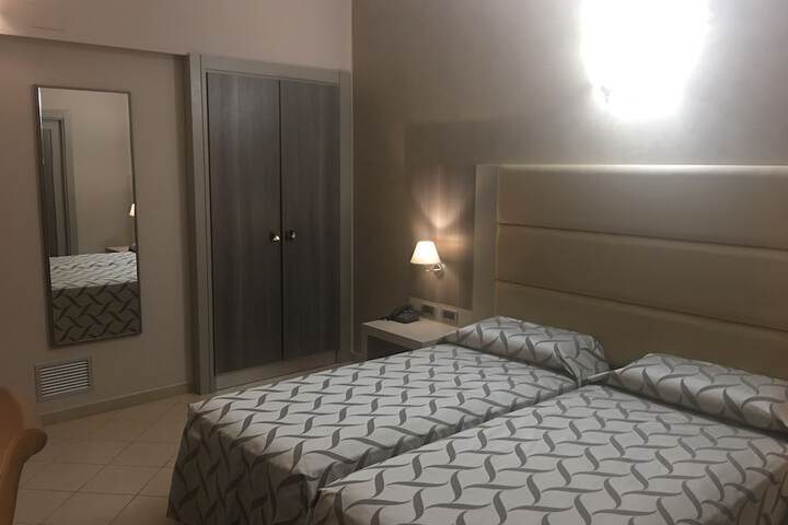 Room 26 of 188