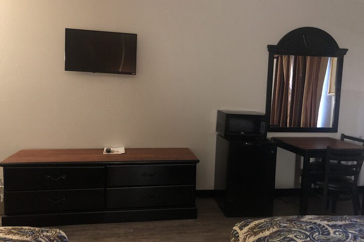 1 Queen Bed (22 of 37)
