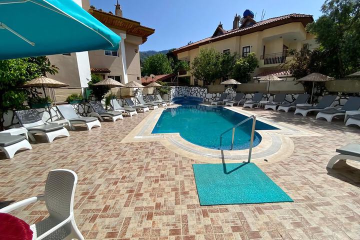 Pools & Facilities
