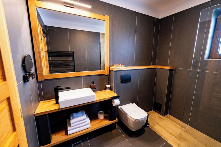 Room 14 of 77