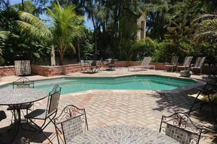 Pool 15 of 26