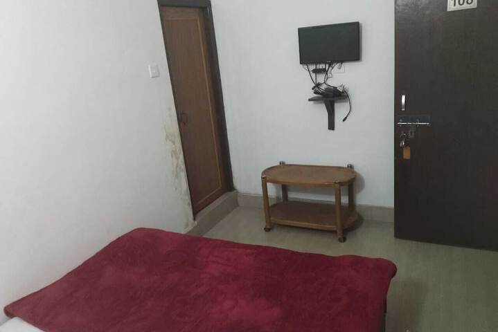 Room 8 of 29