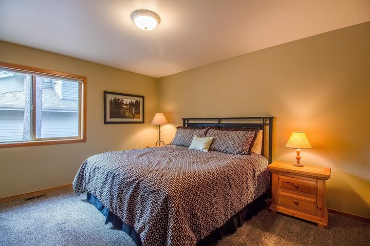 Room 2 of 10
