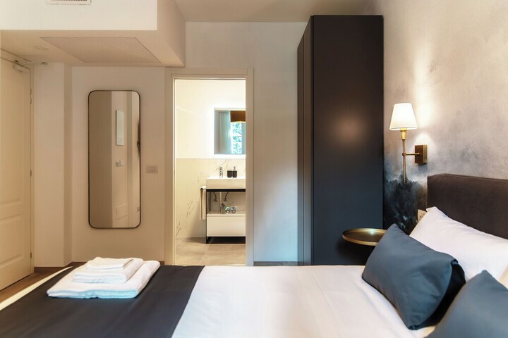 Room 80 of 193