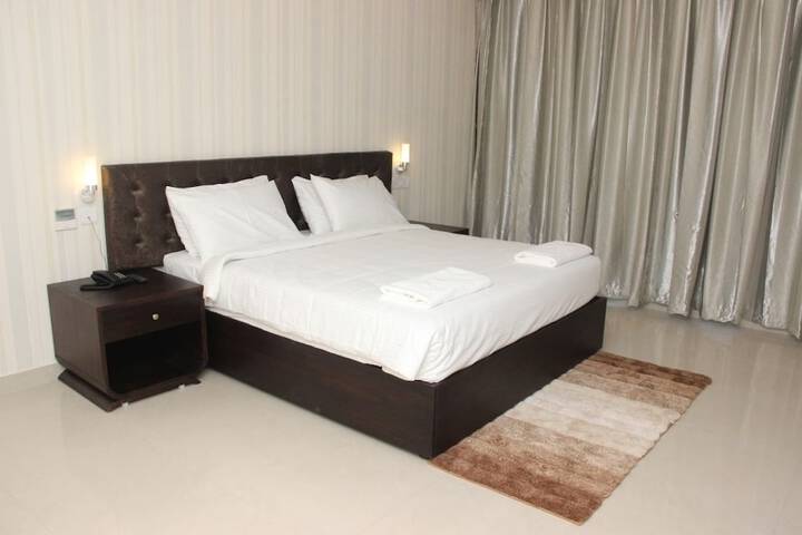 Room 5 of 16