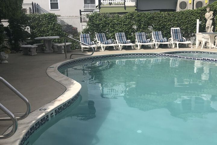 Pool 65 of 74