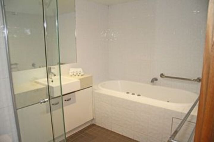 Room 14 of 107