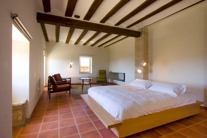 Room 2 of 42