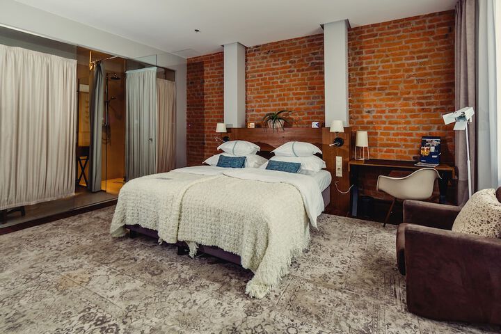 Room 6 of 46