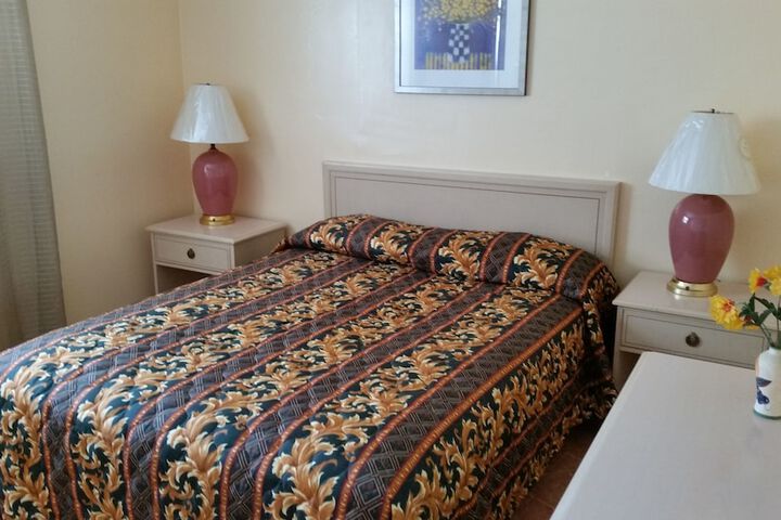 Room 3 of 48