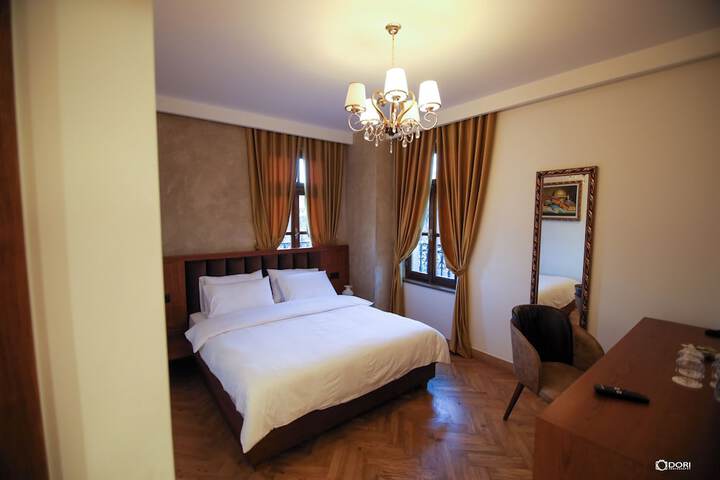 Room 6 of 44