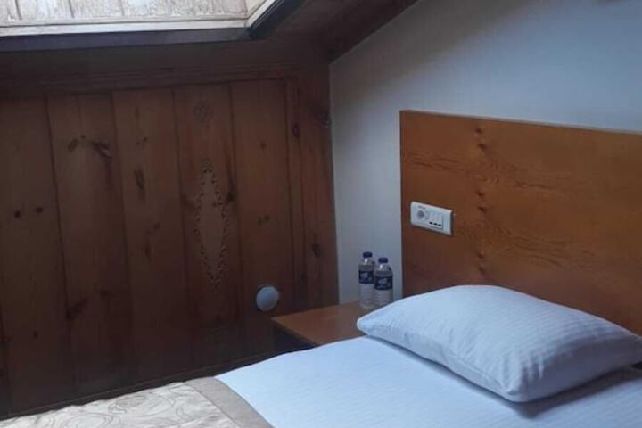 Room 15 of 83