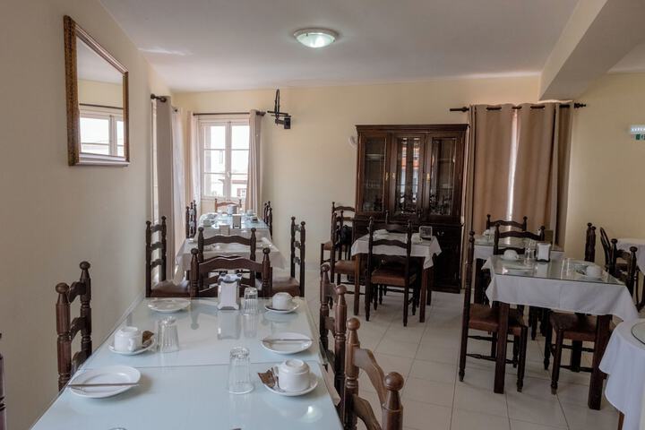 Dining 16 of 19