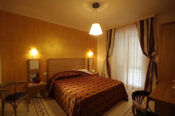 Room 7 of 42