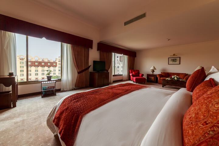 Room 4 of 51