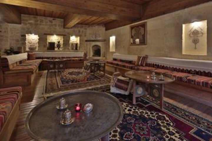 Lounge 96 of 127