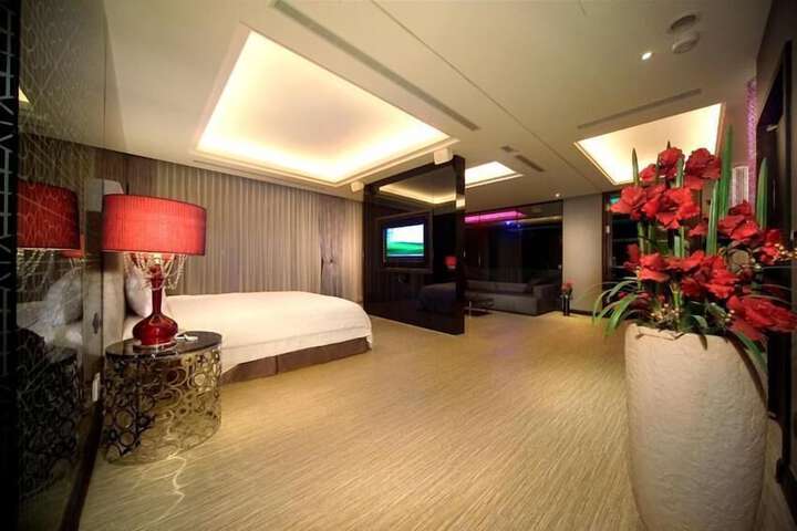 Room 11 of 53