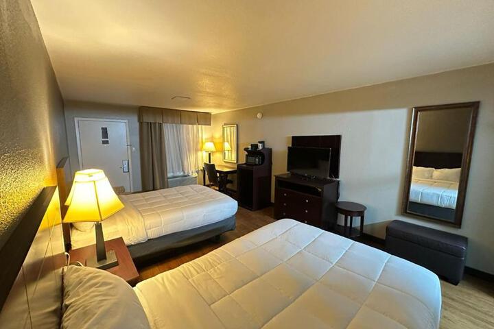 2 Double Beds (4 of 7)