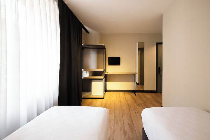 Room 31 of 82