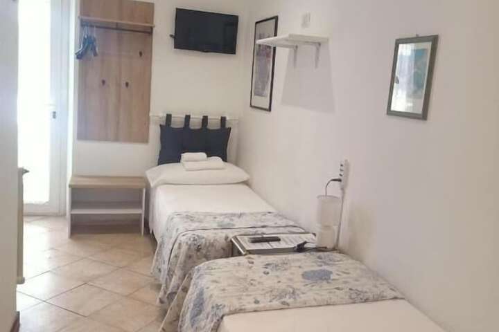 Room 3 of 45