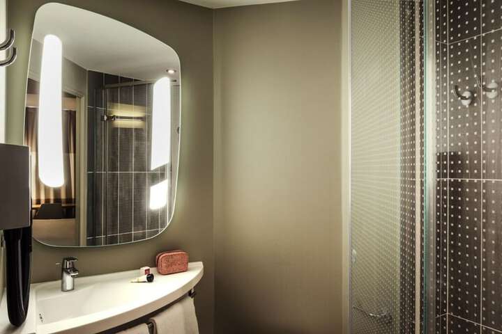 Room 25 of 72