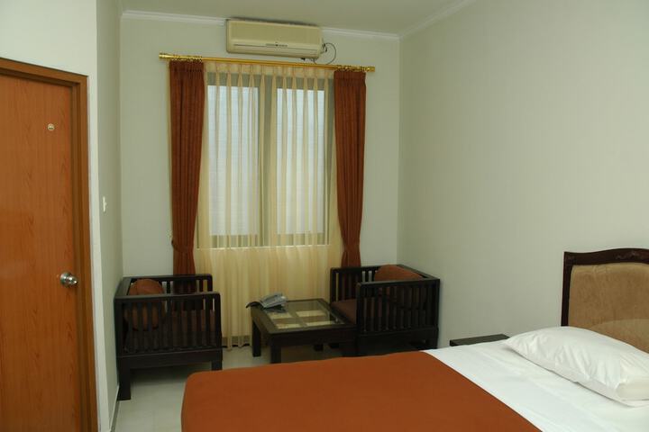 Room 11 of 37