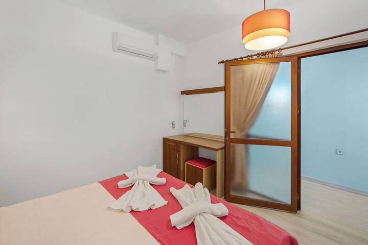 Room 12 of 84