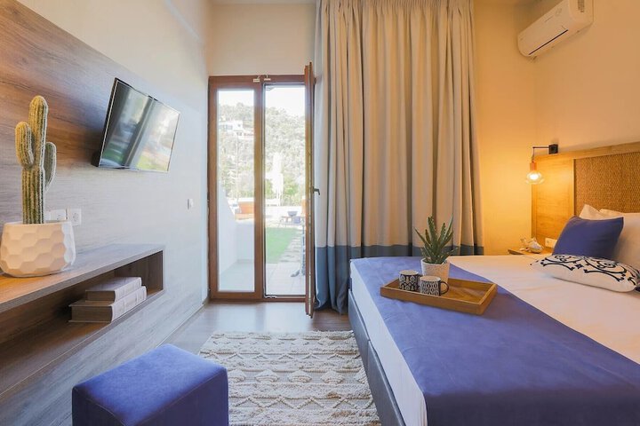 Room 4 of 52