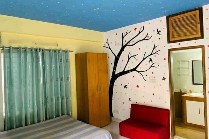 Room 3 of 6