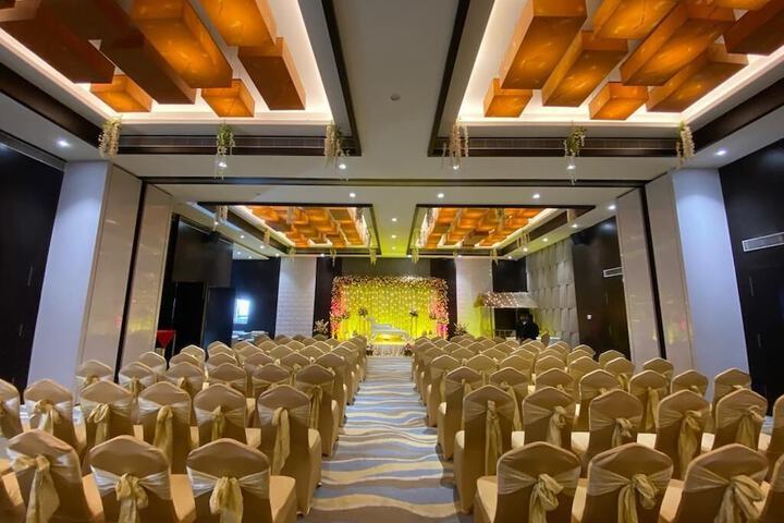 Ballroom/Hall 58 of 87