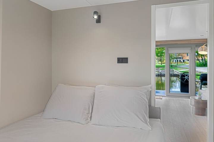 Room 24 of 110