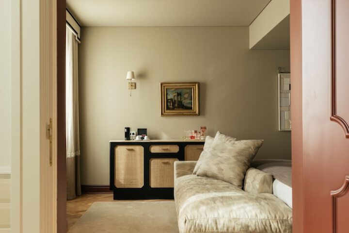Room 44 of 149
