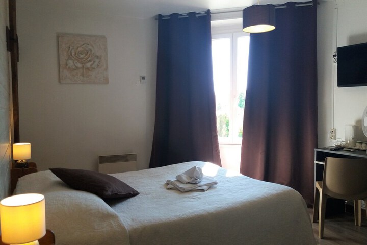 Room 12 of 28