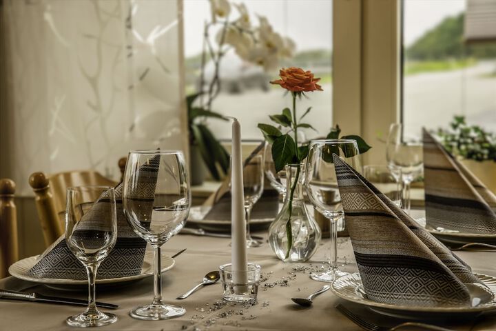 Dining 10 of 15