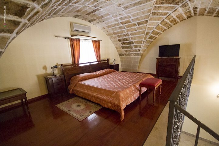 Room 5 of 68
