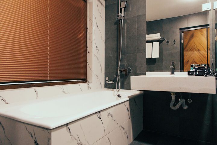 Room 43 of 83
