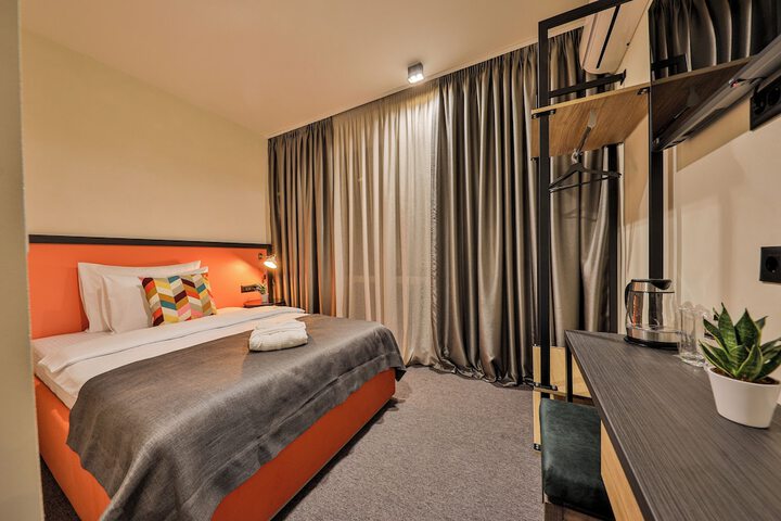 Room 33 of 70